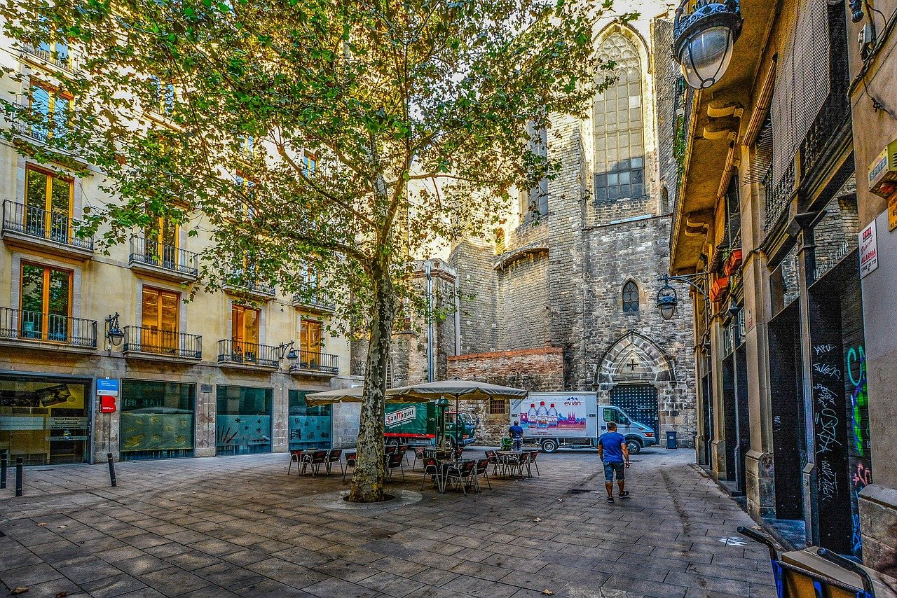 Barcelona Gothic Quarter medieval street lantern evening