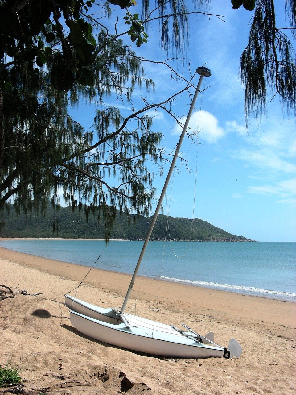 Sailing boat tropical island Queensland Whitsundays