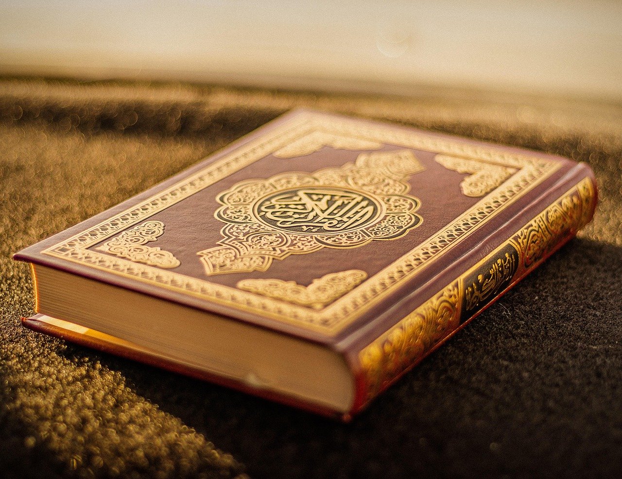 Islamic calligraphy and Quranic art decoration in a mosque