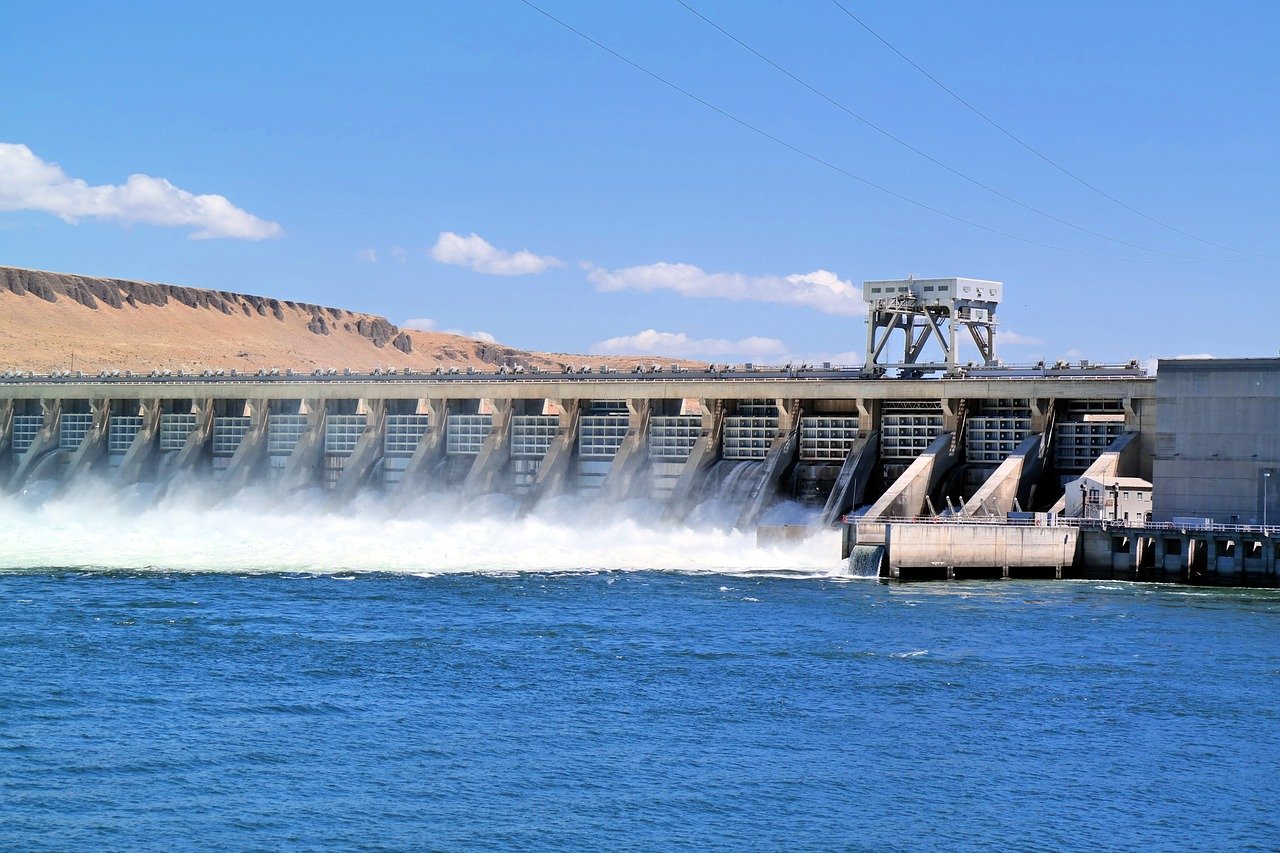 Itaipu Dam spillway water release engineering