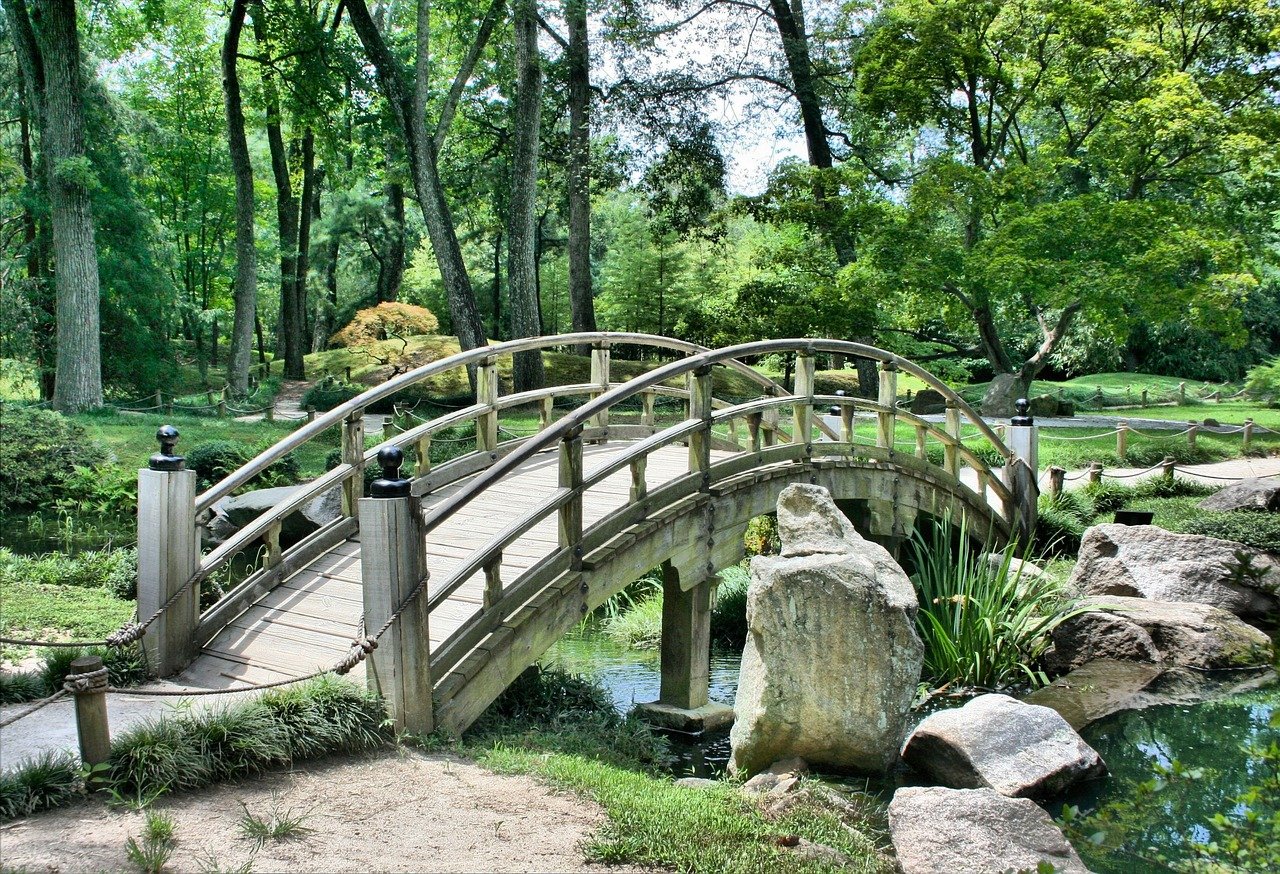 Barcelona park hidden romantic garden tranquil escape
