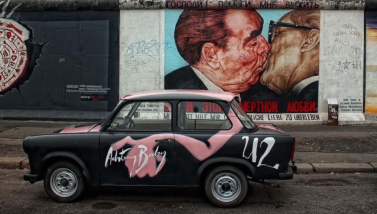 Berlin graffiti art painted wall historic