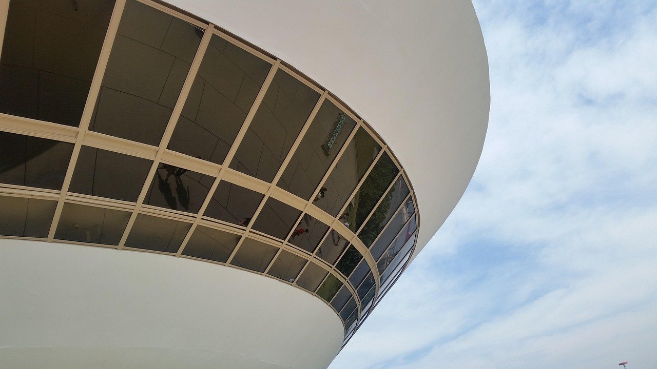 Oscar Niemeyer modern Brazilian architecture museum Niteroi