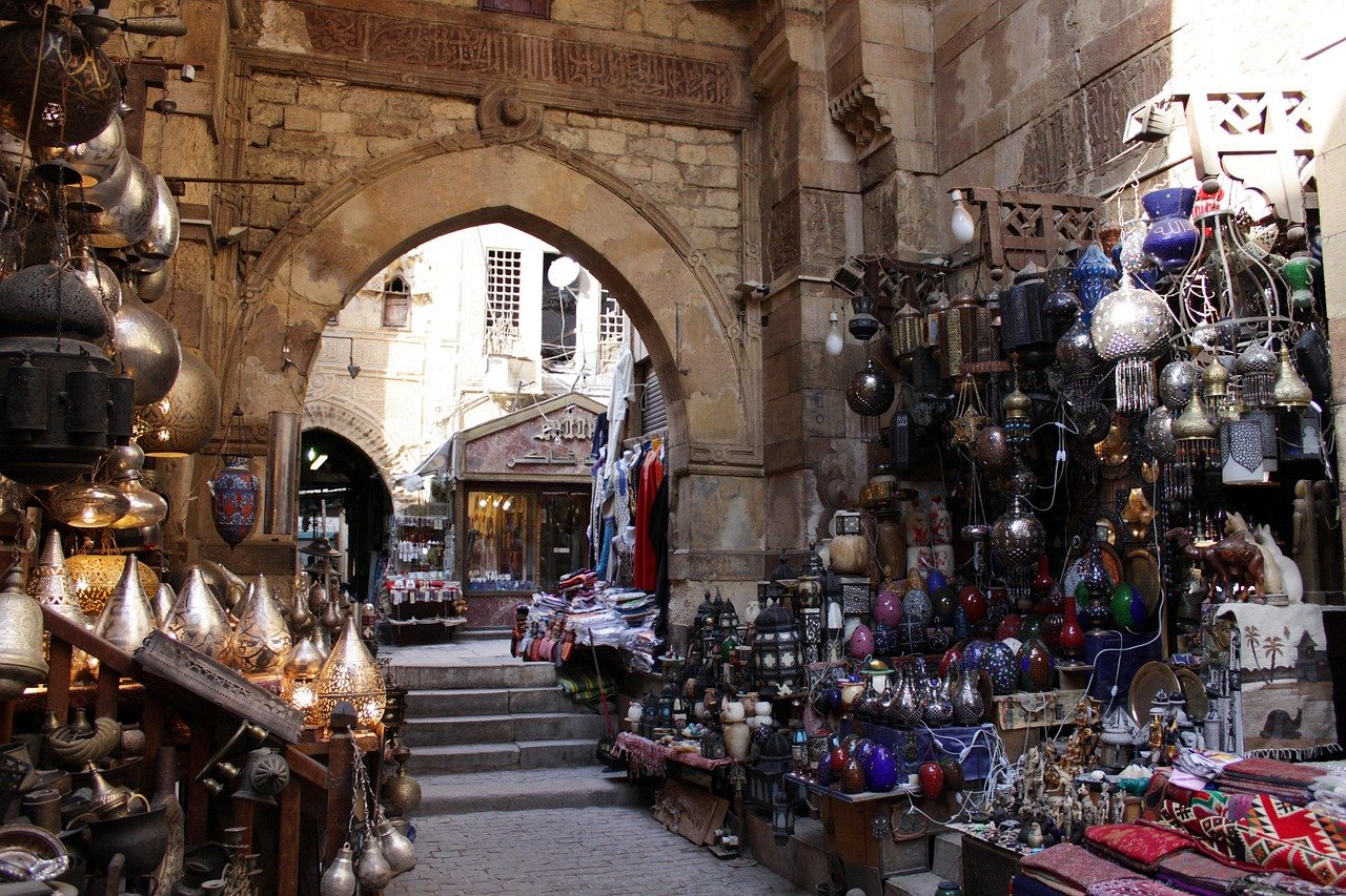 Spices and crafts for sale in Khan el-Khalili bazaar